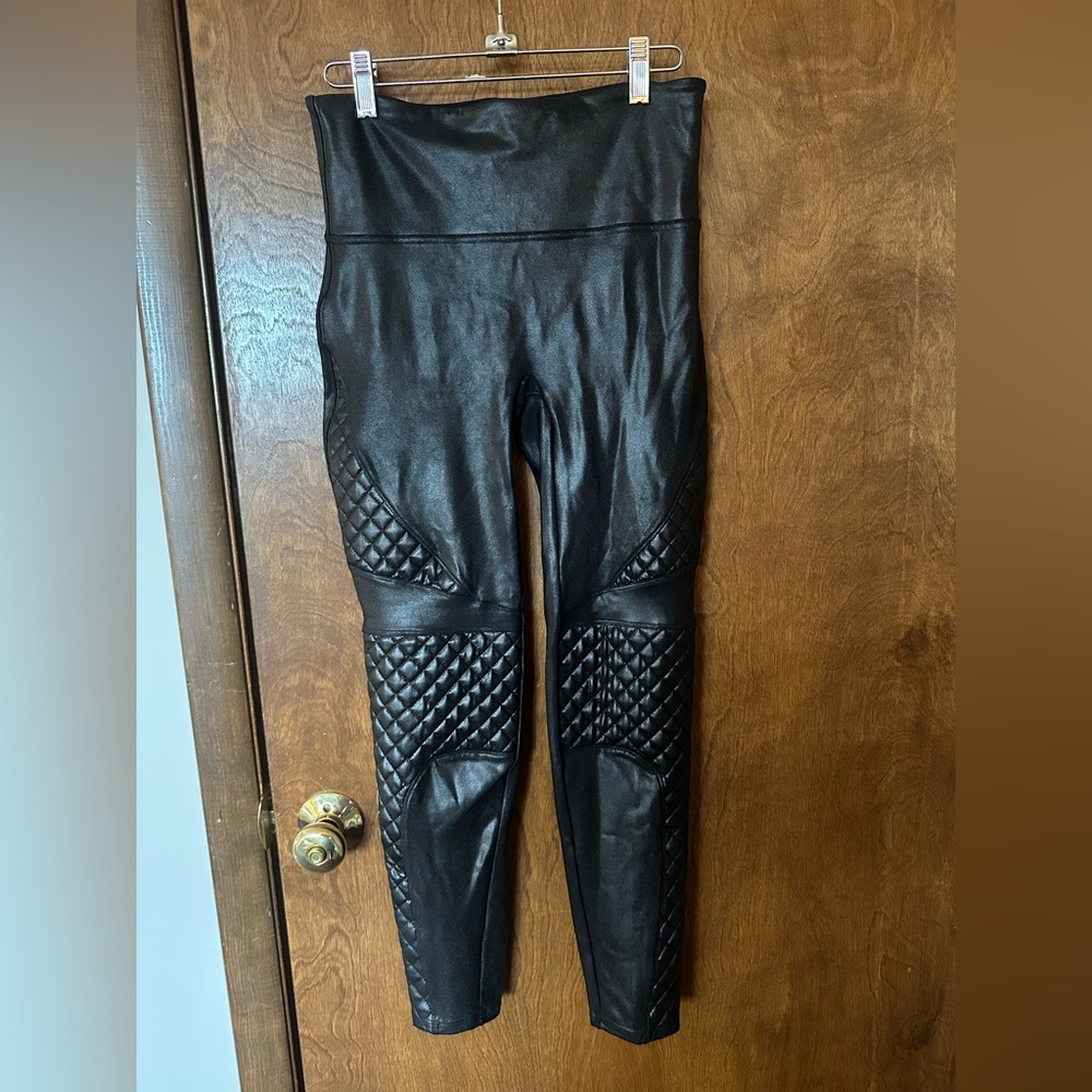 Spanx faux leather quilted leggings size medium